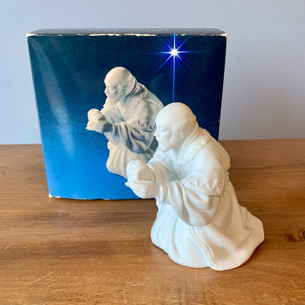 Avon Nativity Vtg The Magi MELCHIOR Wise Men Figurine Porcelain 1982 Christmas